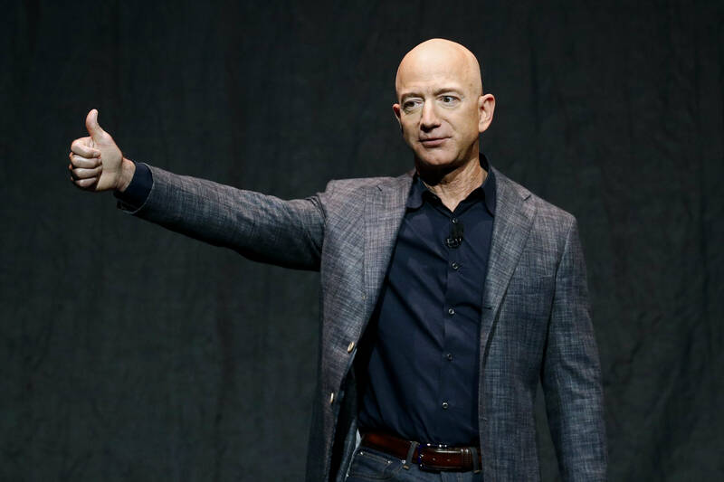 Le yacht à 430 millions de Jeff Bezos fait polémique